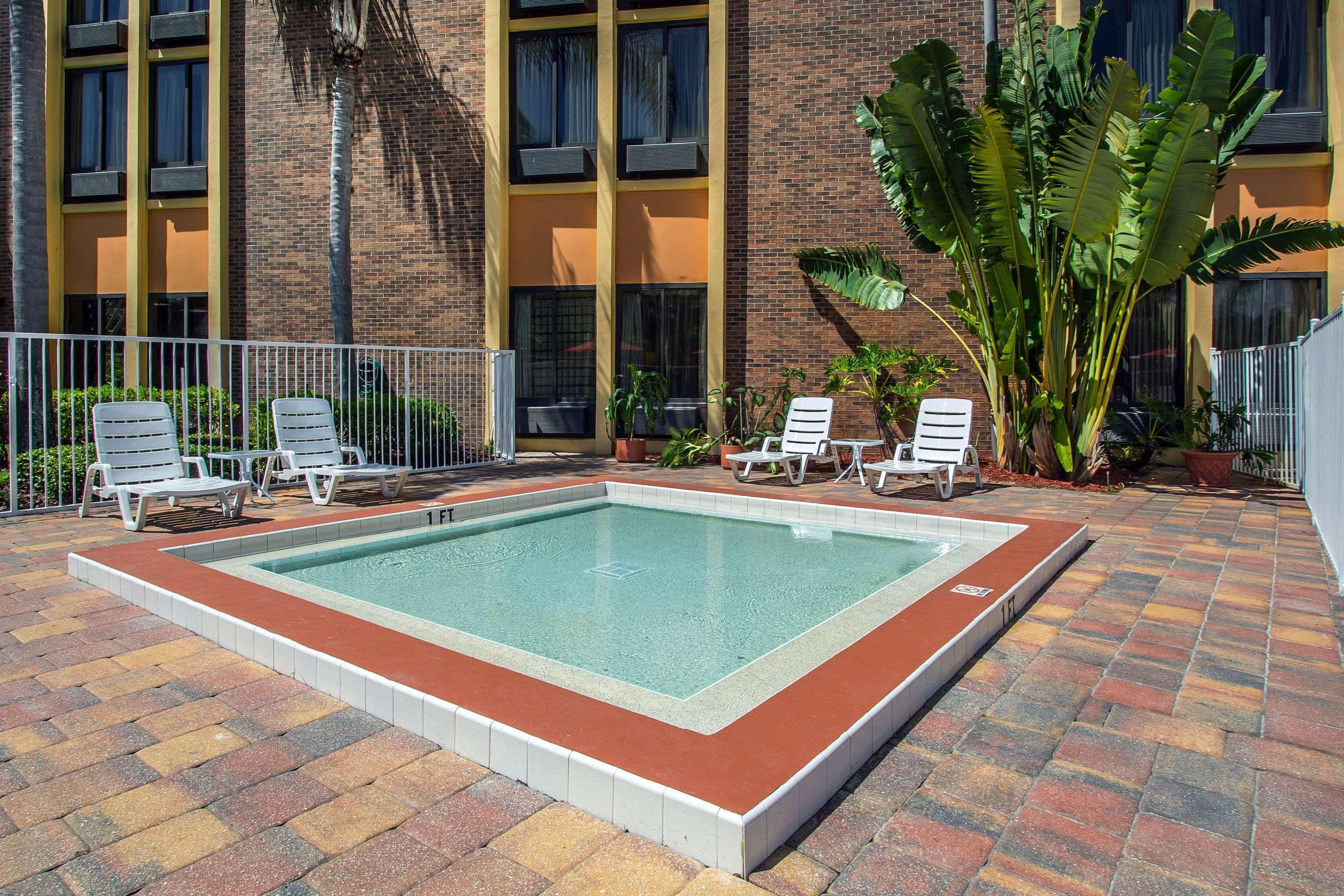 Comfort Inn & Suites Kissimmee By The Parks Four Corners Extérieur photo
