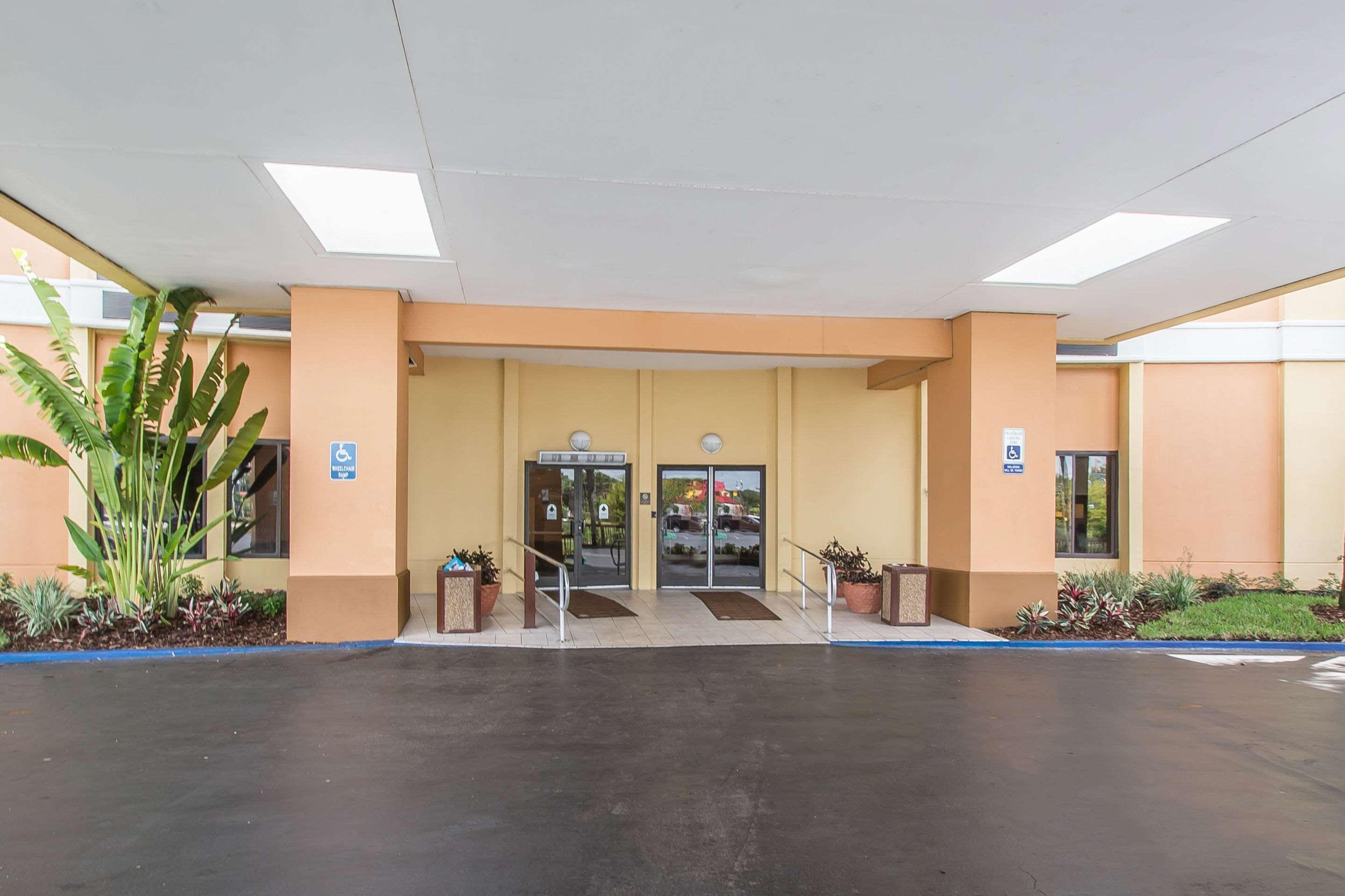 Comfort Inn & Suites Kissimmee By The Parks Four Corners Extérieur photo