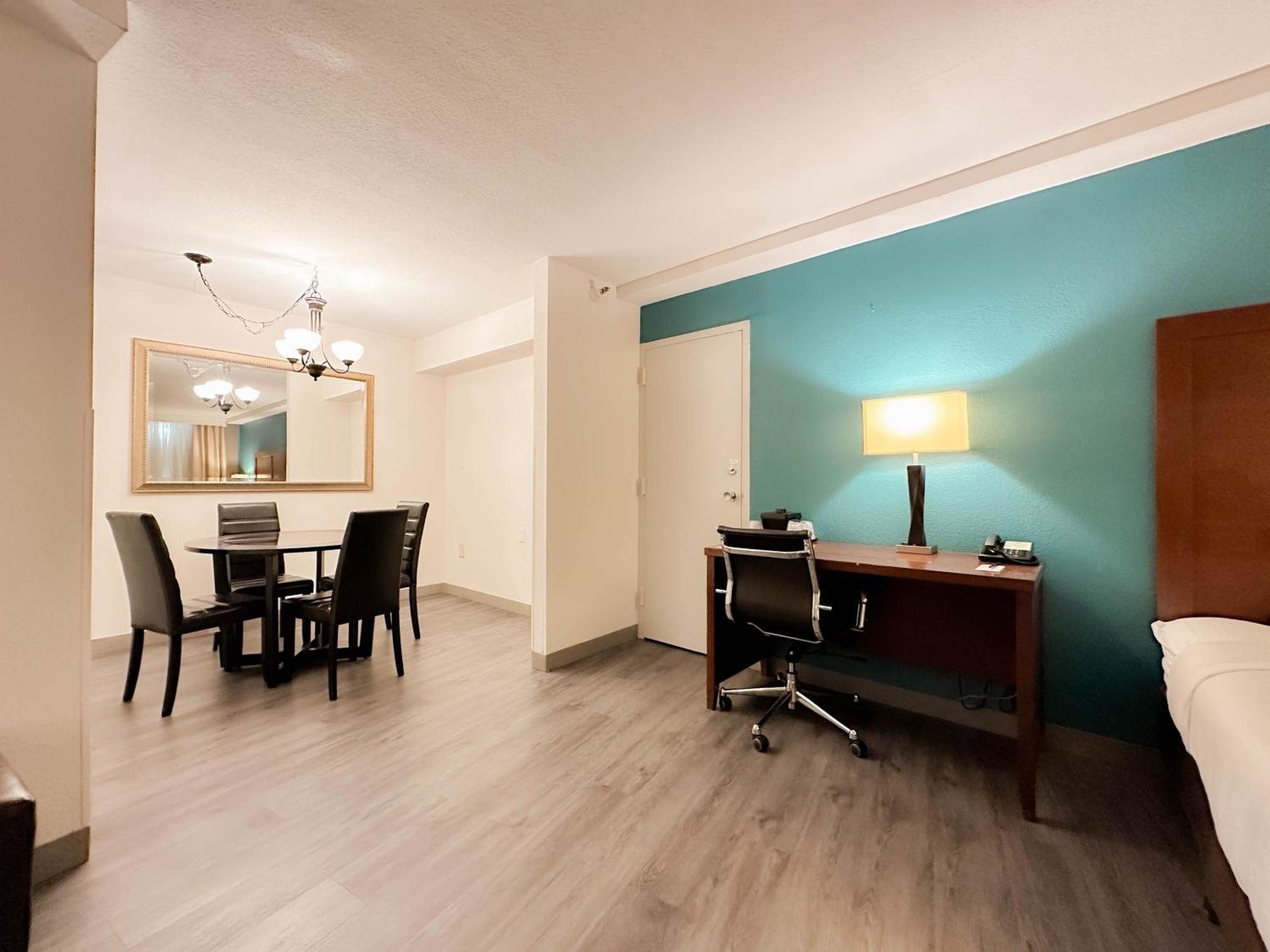 Comfort Inn & Suites Kissimmee By The Parks Four Corners Extérieur photo