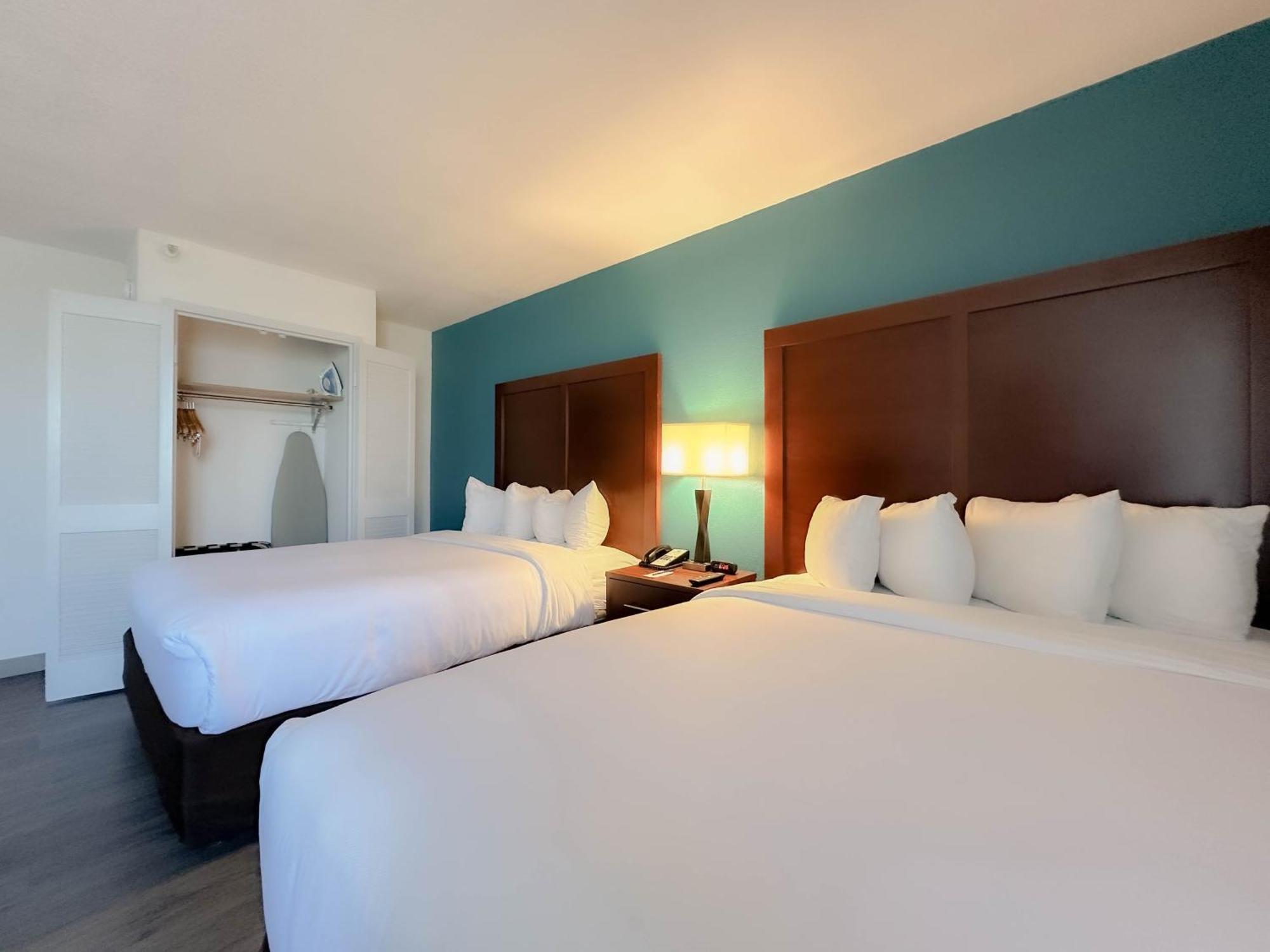 Comfort Inn & Suites Kissimmee By The Parks Four Corners Extérieur photo