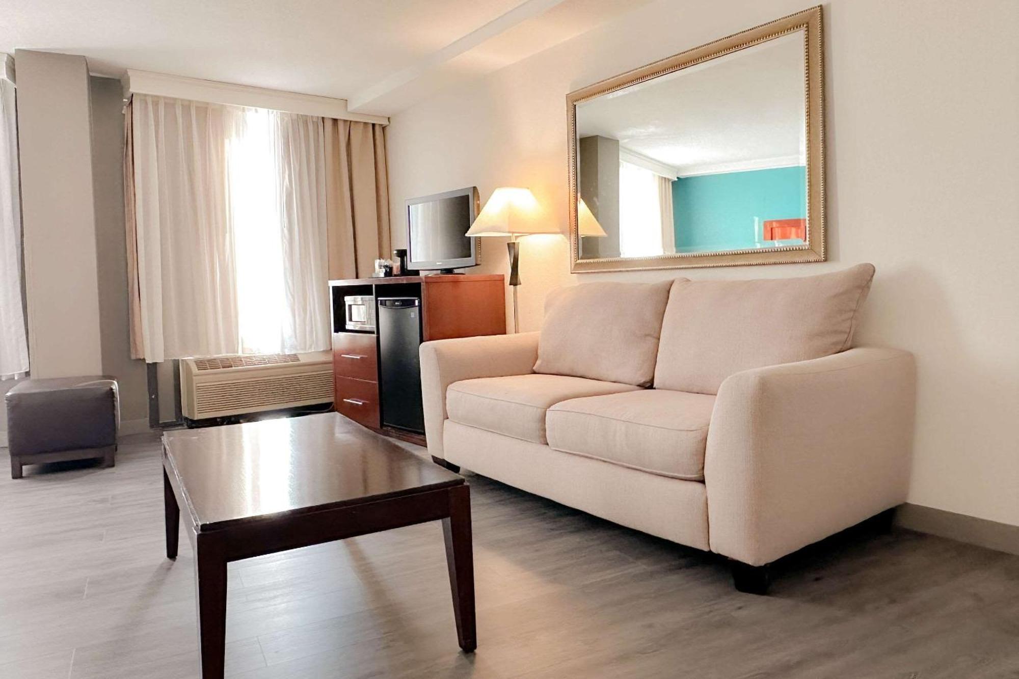 Comfort Inn & Suites Kissimmee By The Parks Four Corners Extérieur photo