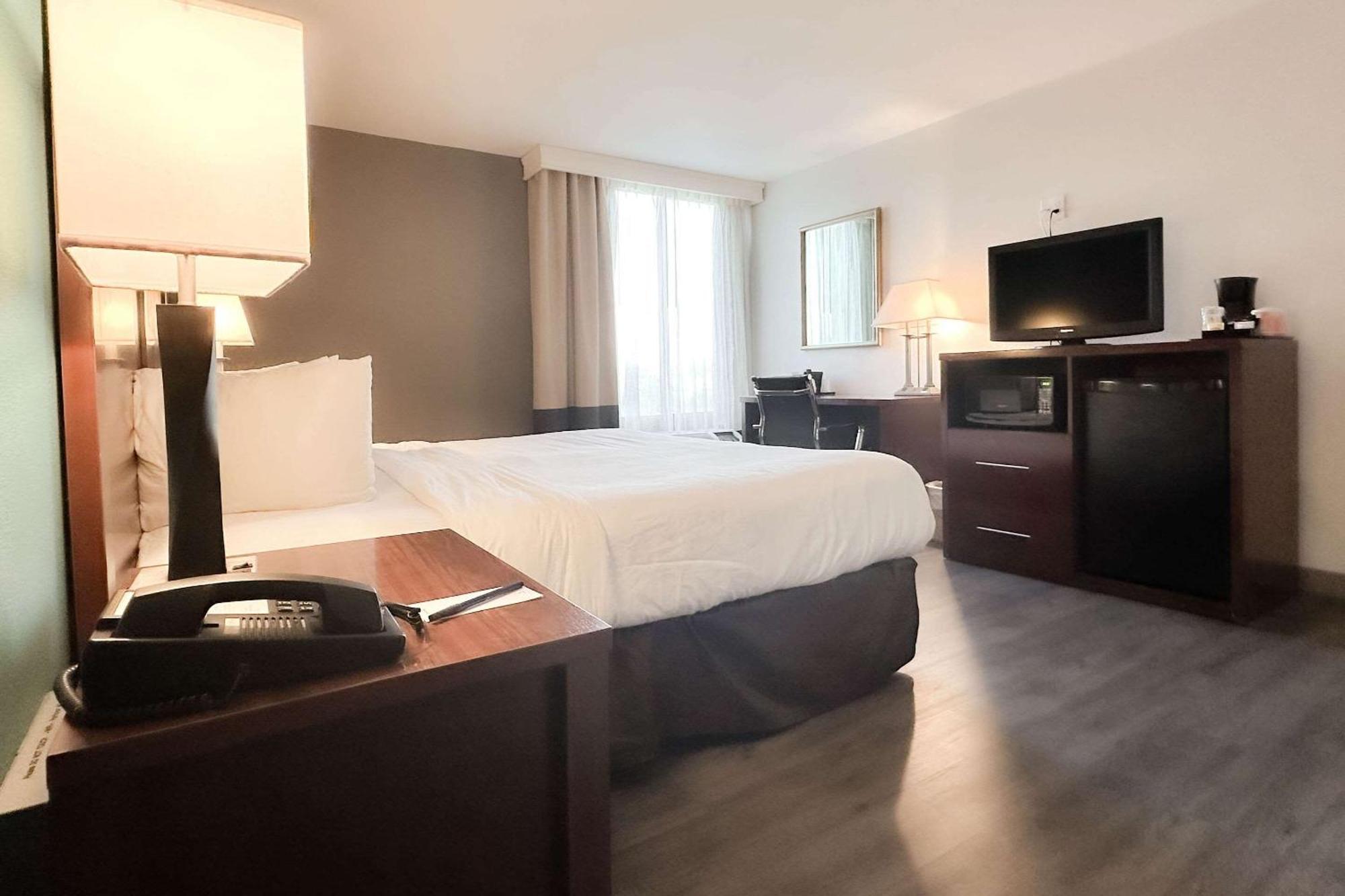 Comfort Inn & Suites Kissimmee By The Parks Four Corners Extérieur photo
