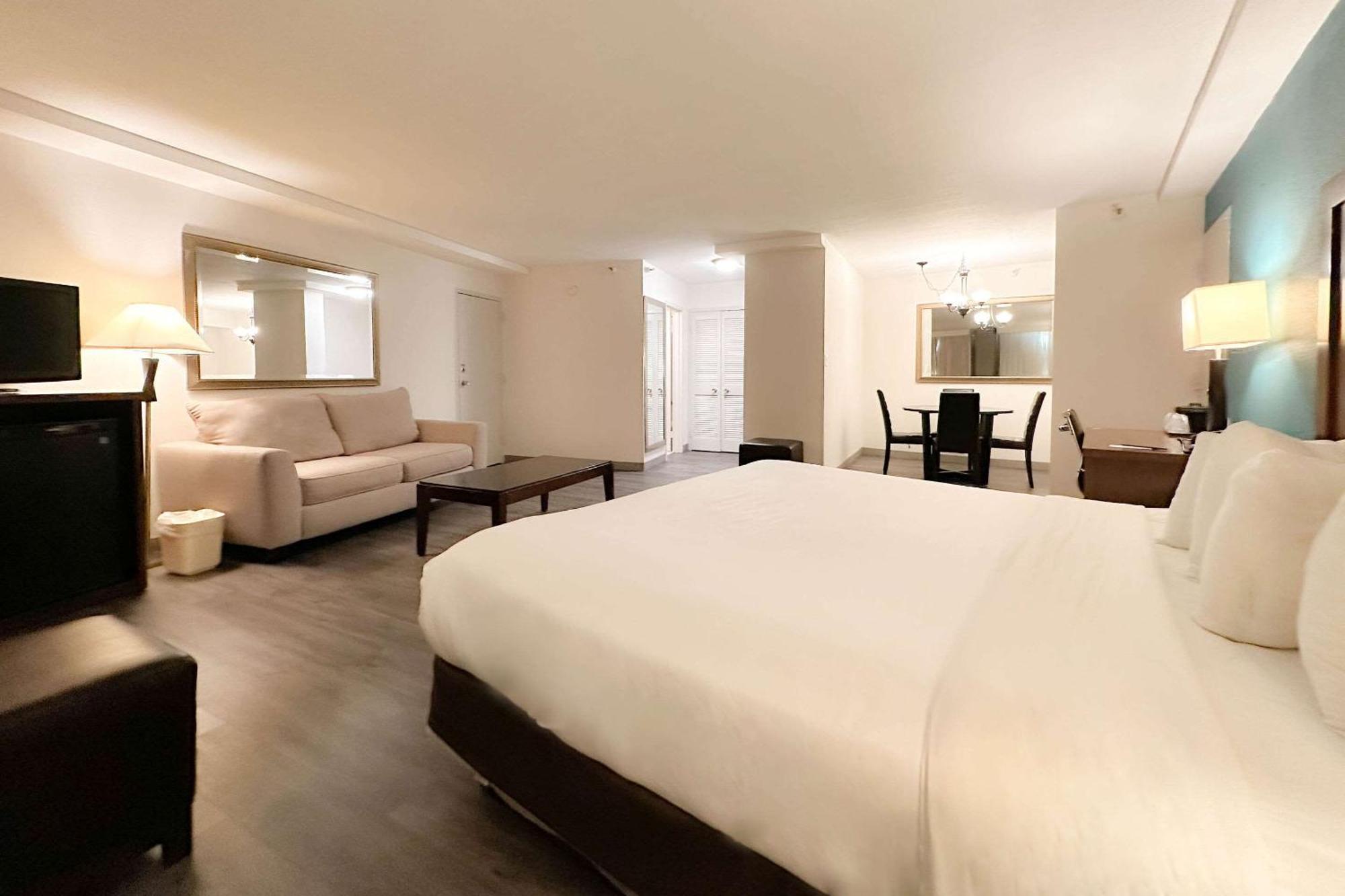 Comfort Inn & Suites Kissimmee By The Parks Four Corners Extérieur photo