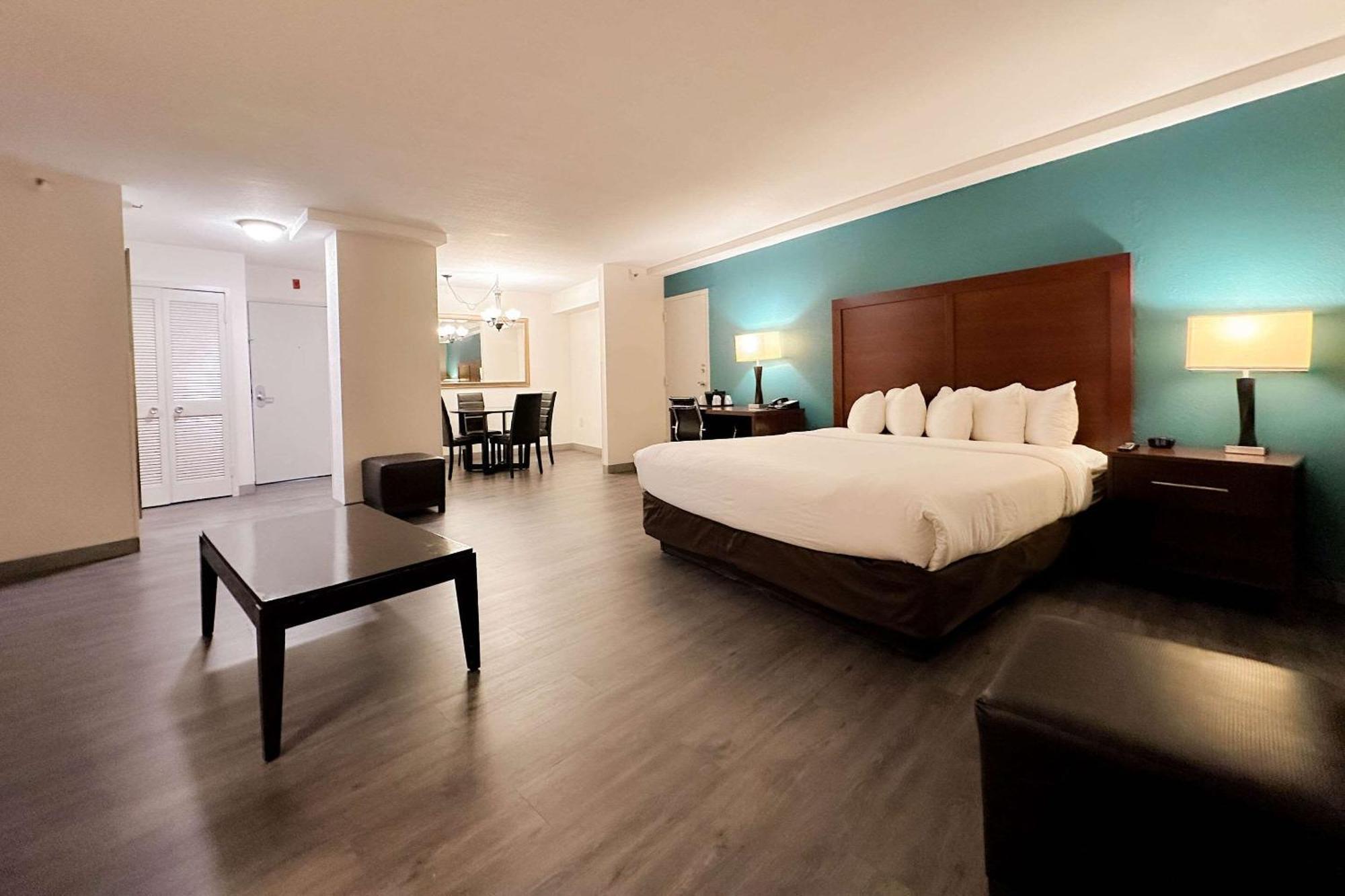 Comfort Inn & Suites Kissimmee By The Parks Four Corners Extérieur photo