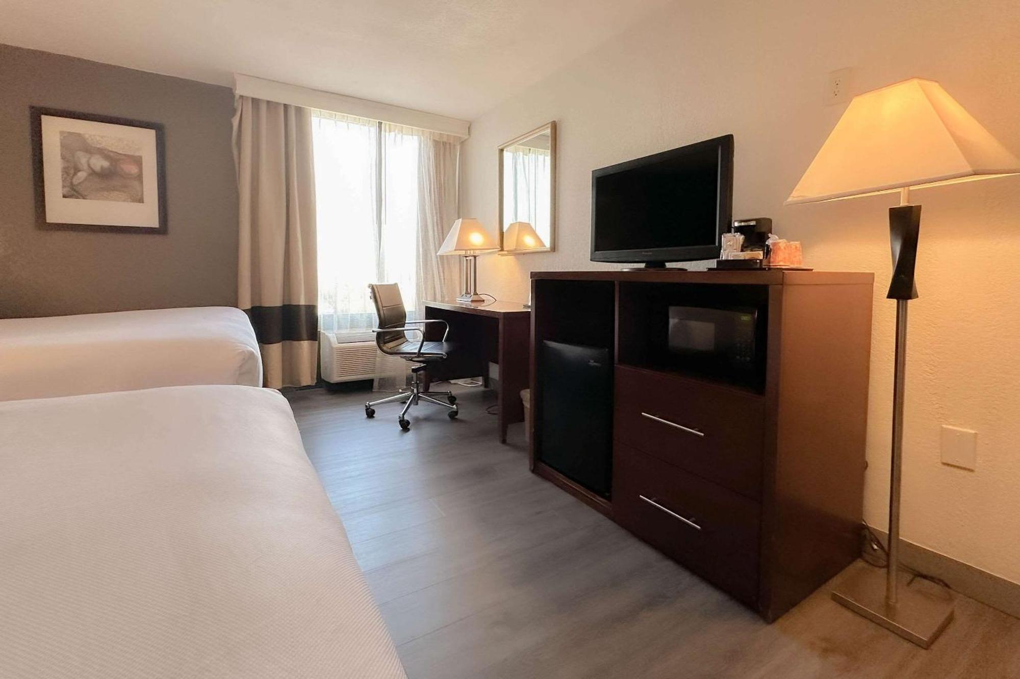 Comfort Inn & Suites Kissimmee By The Parks Four Corners Extérieur photo
