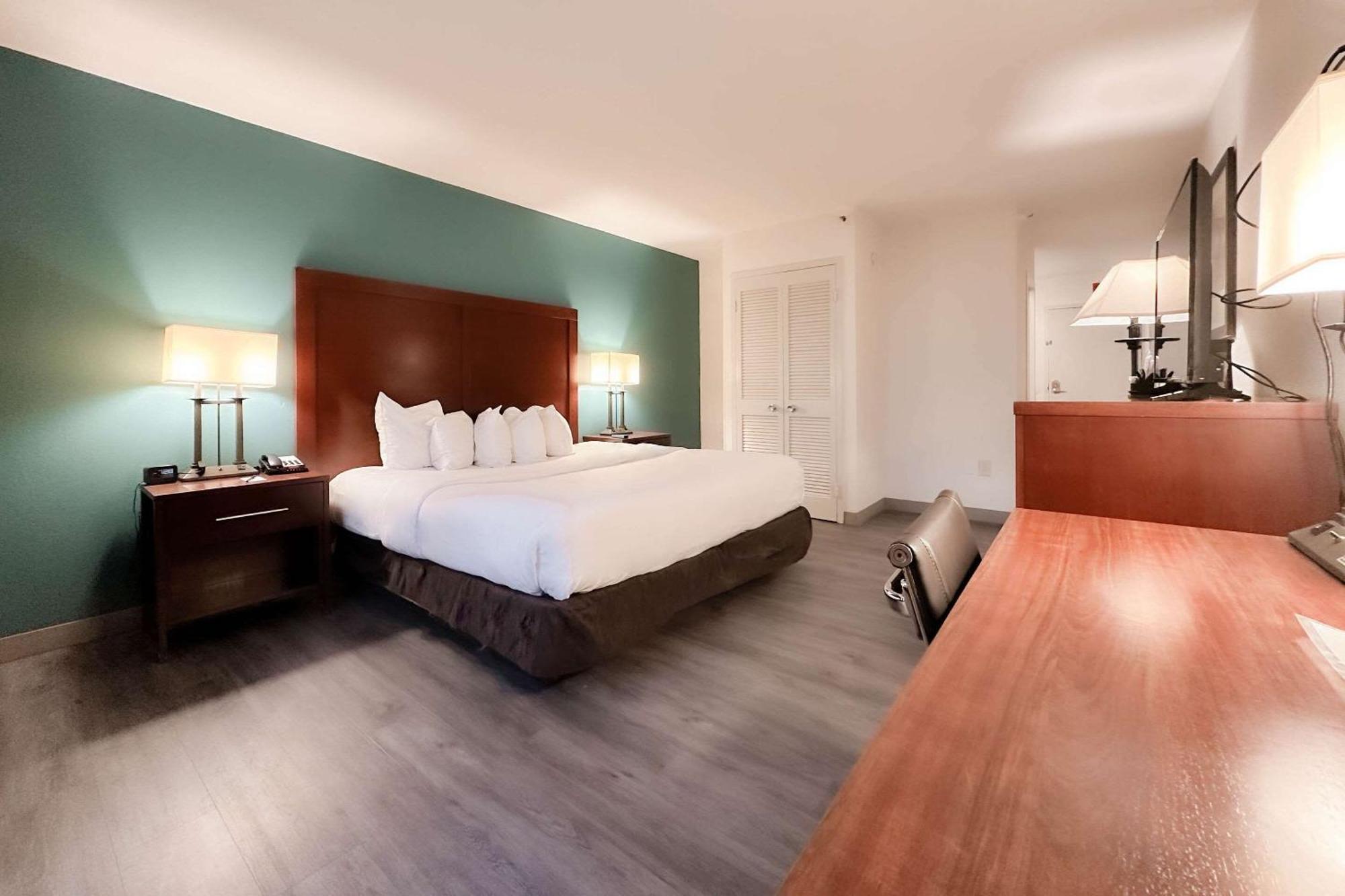 Comfort Inn & Suites Kissimmee By The Parks Four Corners Extérieur photo